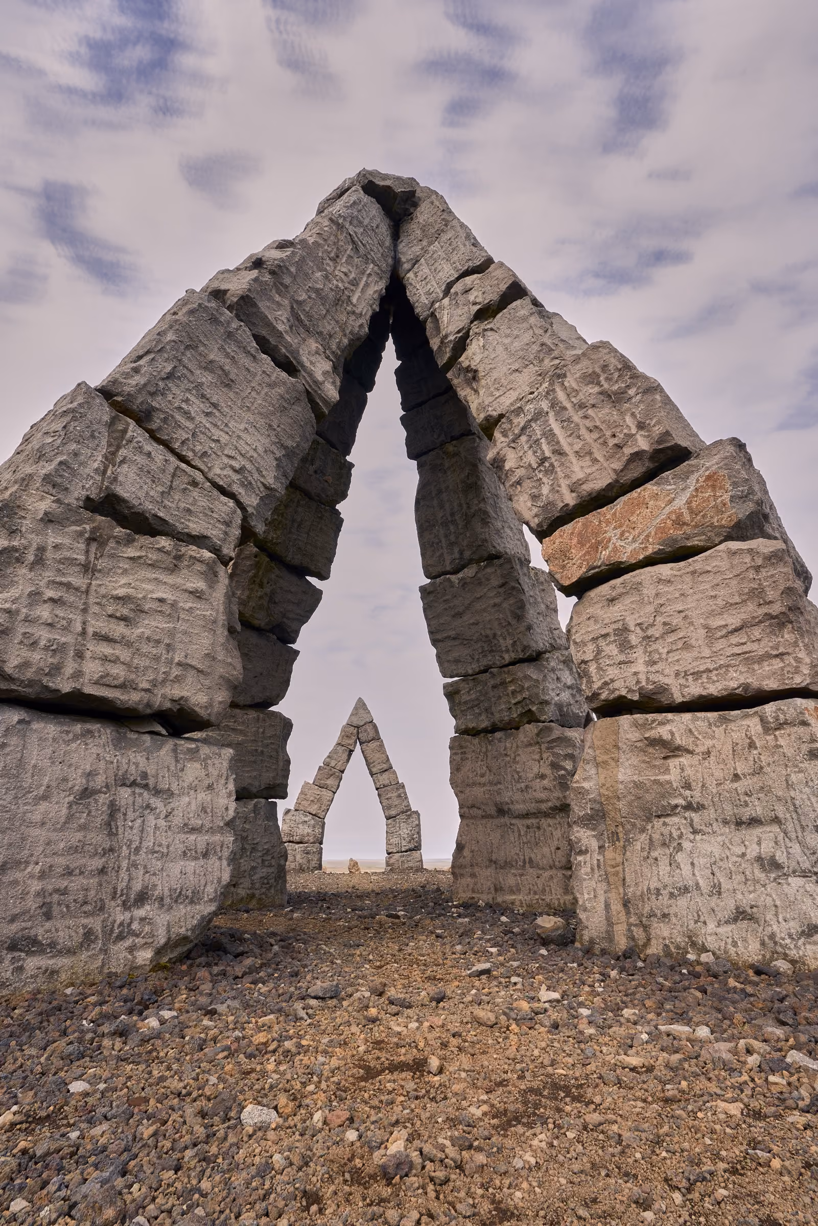 Das Arctic Henge bei Raufarhöfn im Abendlicht