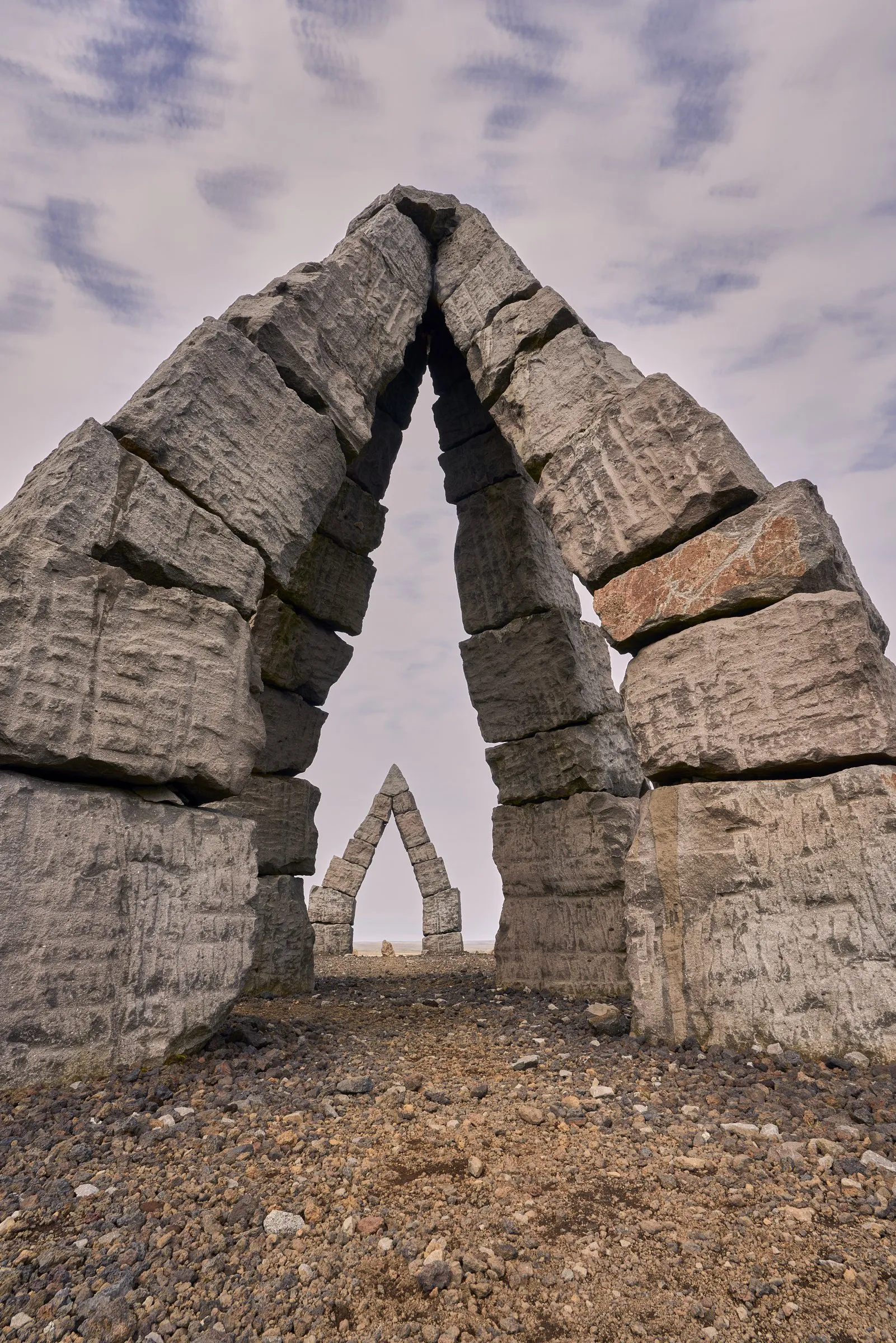 Das Arctic Henge bei Raufarhöfn im Abendlicht