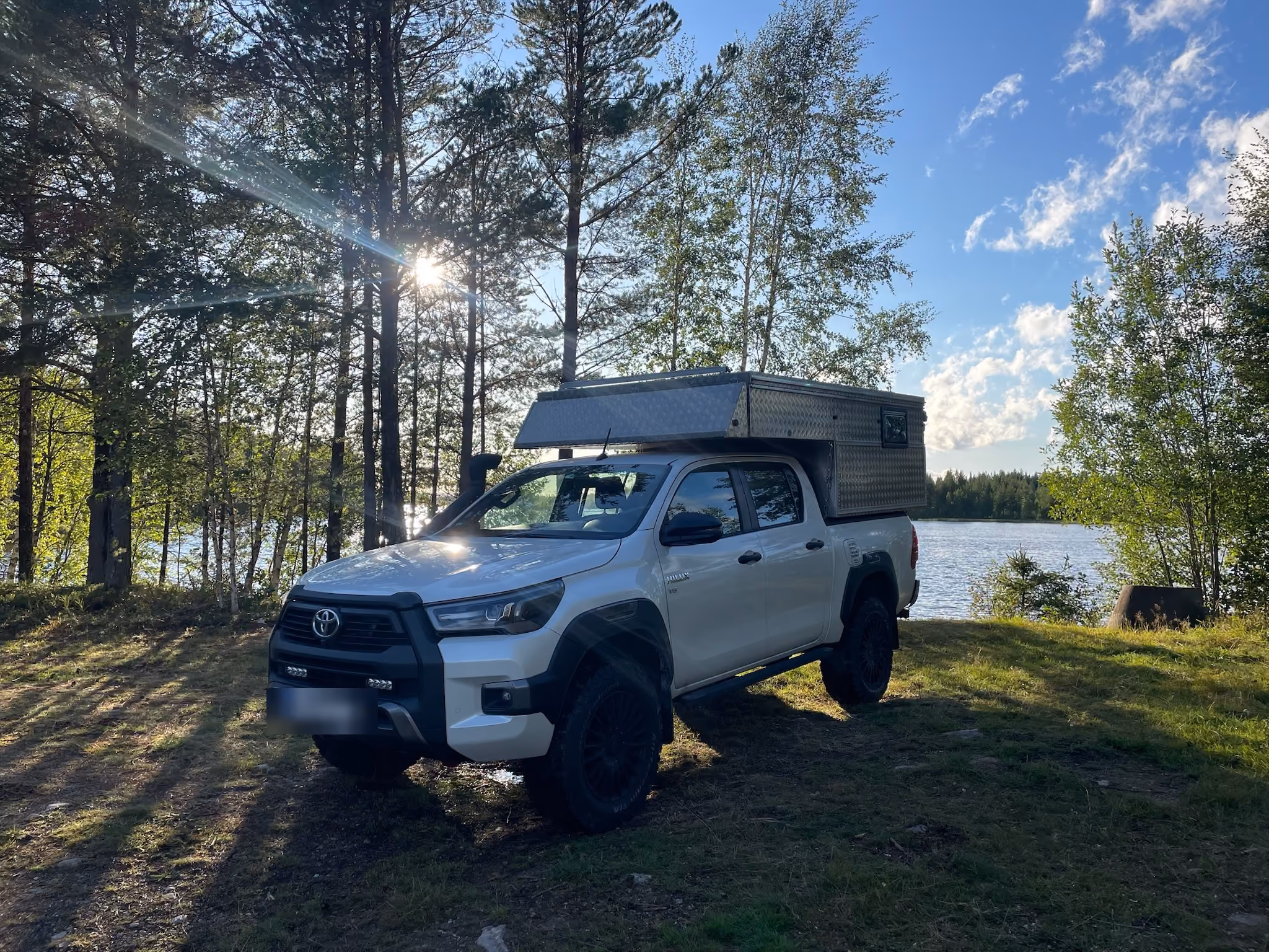 Karl am See, Gegenlicht durch die Bäume