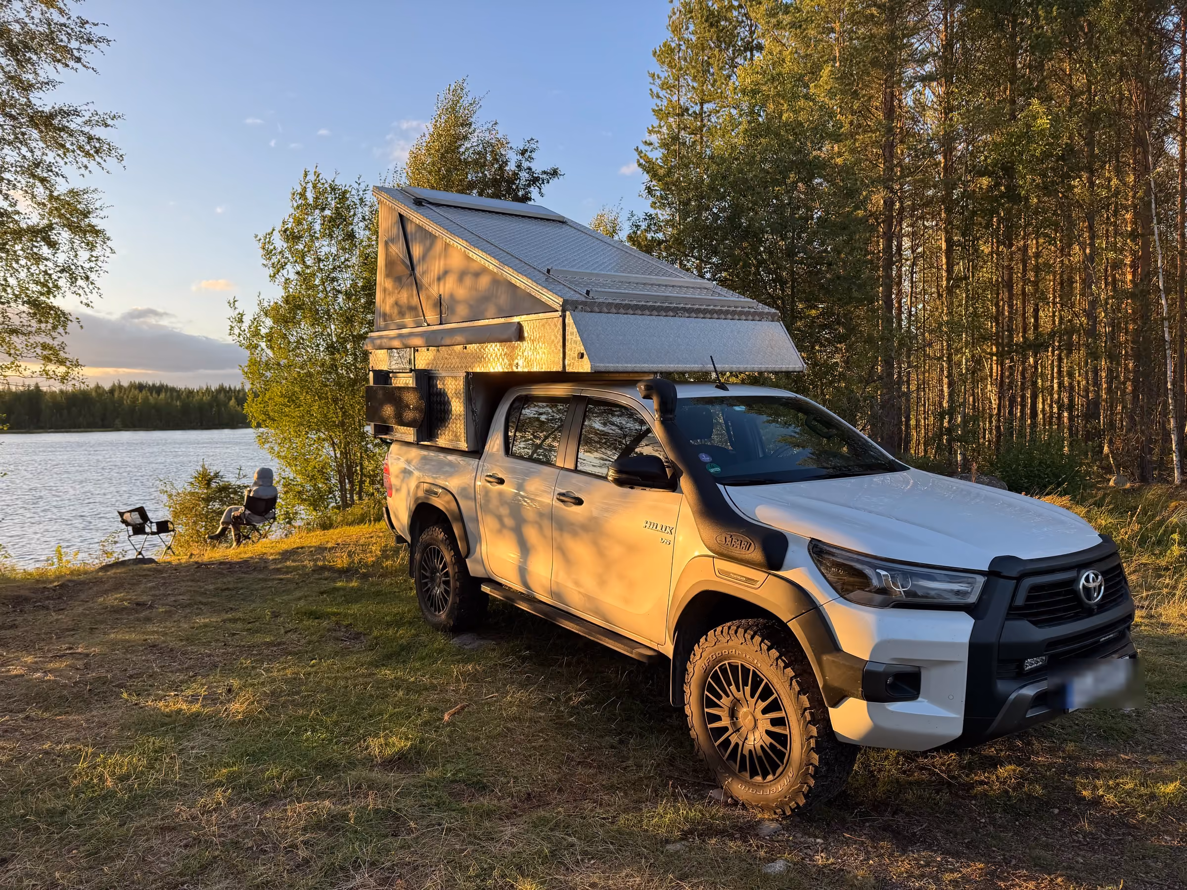 Karl am See im Abendlicht, Dach aufgestellt